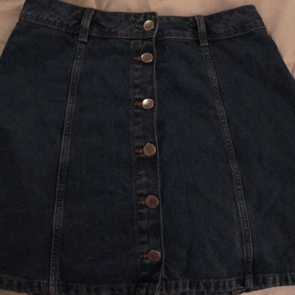 Jean skirt with buttons